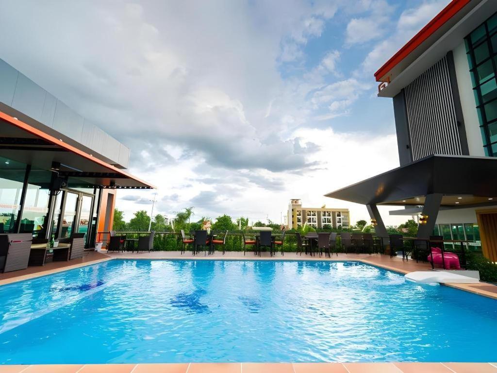 Gt Residence Hotel Buriram Luaran gambar
