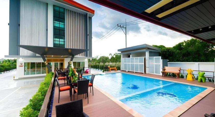 Gt Residence Hotel Buriram Luaran gambar
